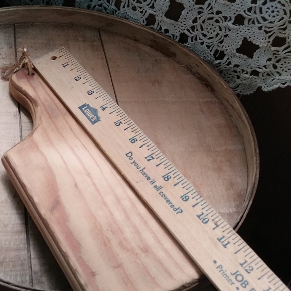 WOODEN CUTTING BOARD - Picture 2 of 4